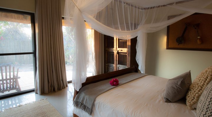 Kwenga Safari Lodge in Umhlametsi Private Reserve