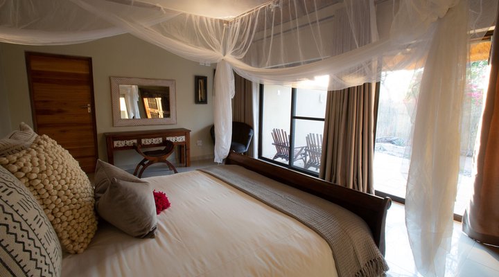 Kwenga Safari Lodge in Umhlametsi Private Reserve