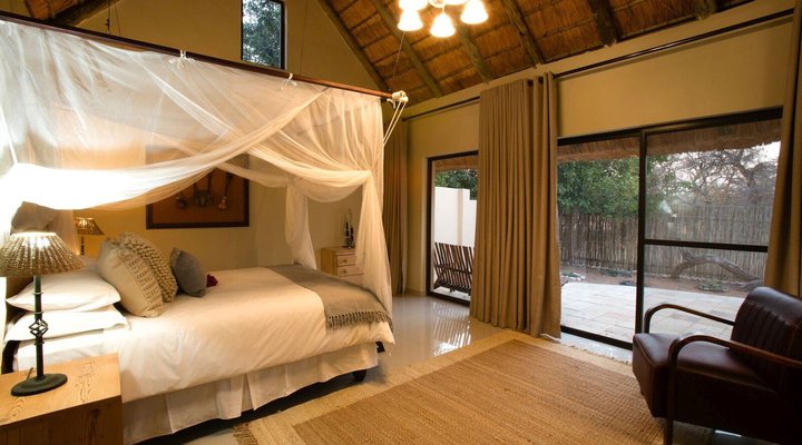 Kwenga Safari Lodge in Umhlametsi Private Reserve