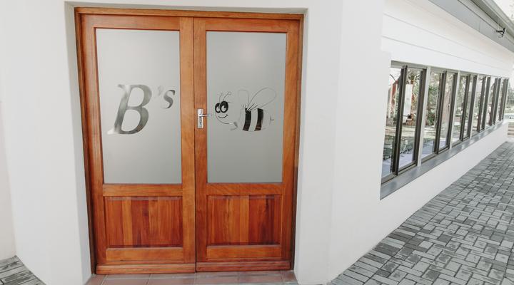 B's Guest House & Bar
