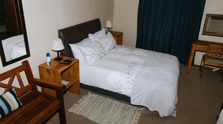 B's Guest House & Bar