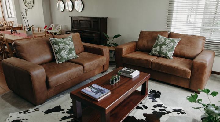 B's Guest House & Bar