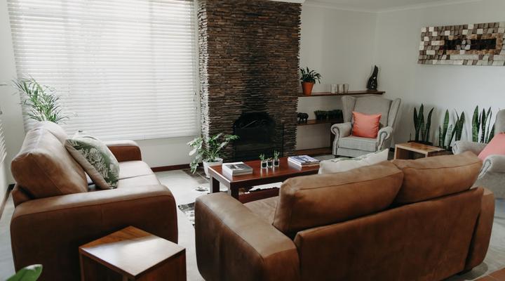 B's Guest House & Bar