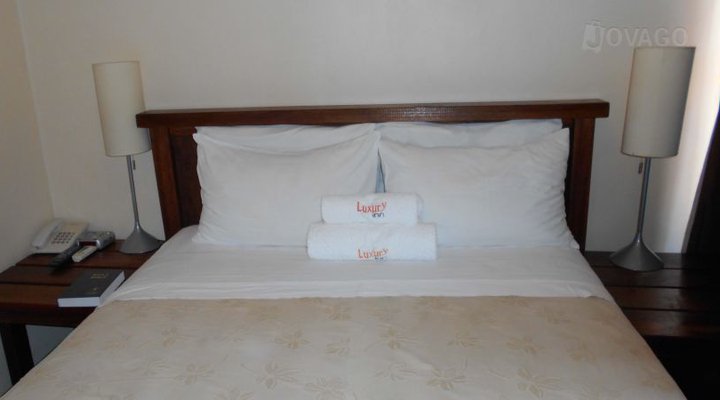 Luxury Inn Close Company