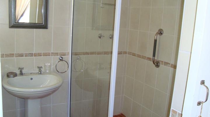 Roses and Pebbles B & B Guest House