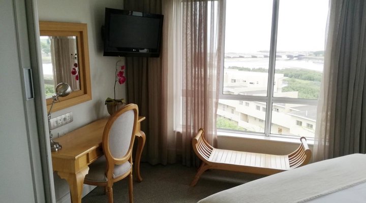 aha The Riverside Hotel