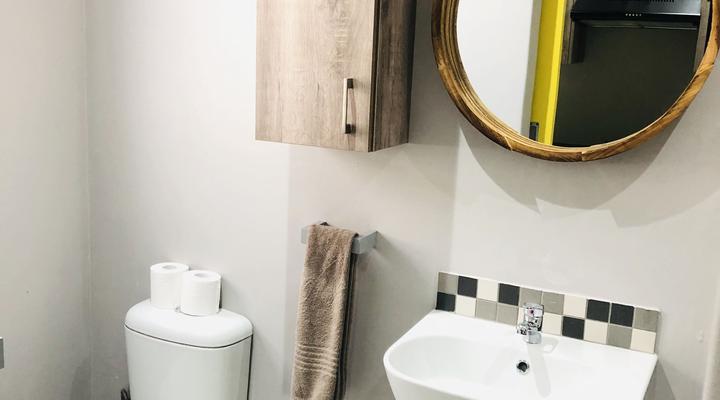 De Grendel Red & Yellow Suite