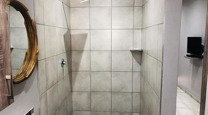 De Grendel Red & Yellow Suite