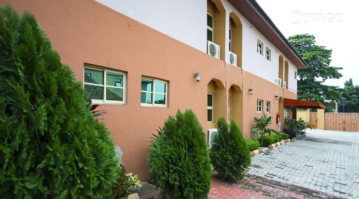 Bleu Ivy Hotel & Suites