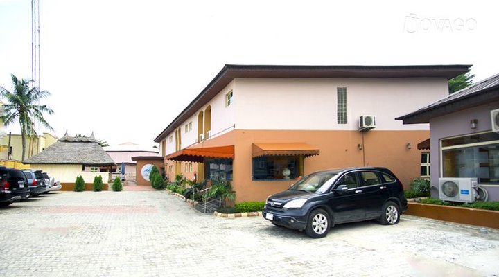 Bleu Ivy Hotel & Suites