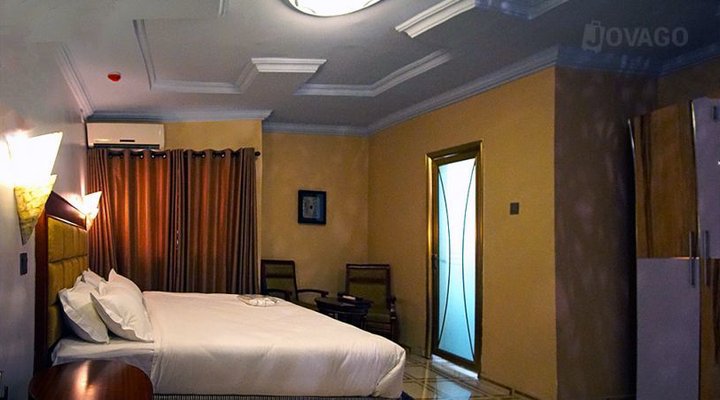 Bleu Ivy Hotel & Suites
