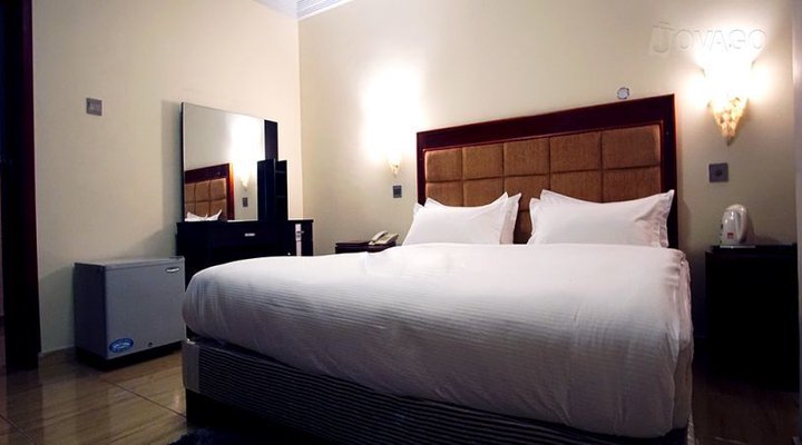 Bleu Ivy Hotel & Suites