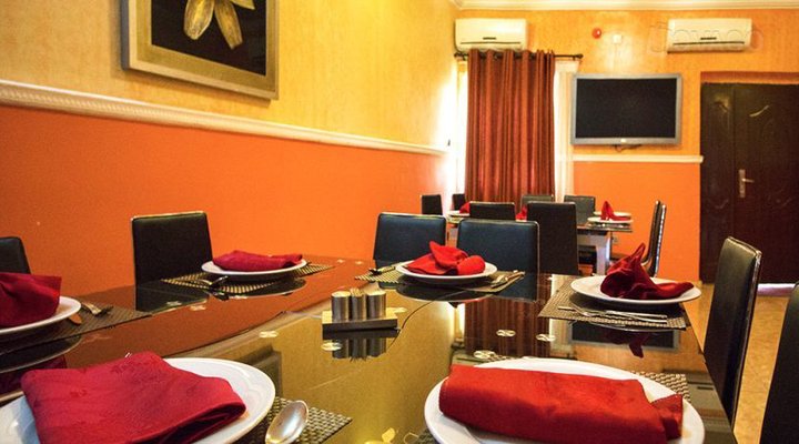 Bleu Ivy Hotel & Suites