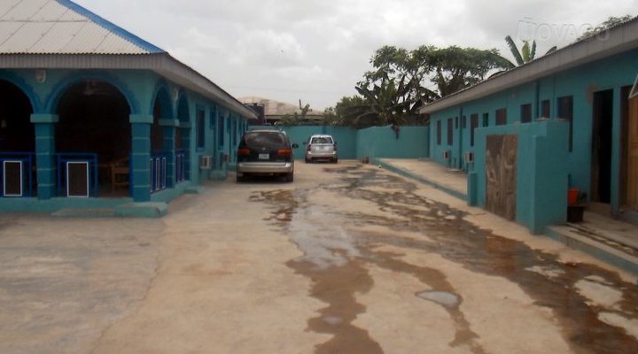 Aderinsoye Royal Hotel