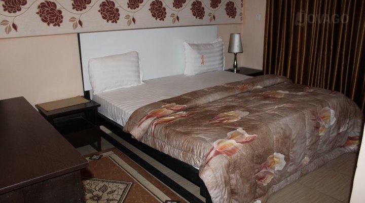 Bentley Hotel and Suites