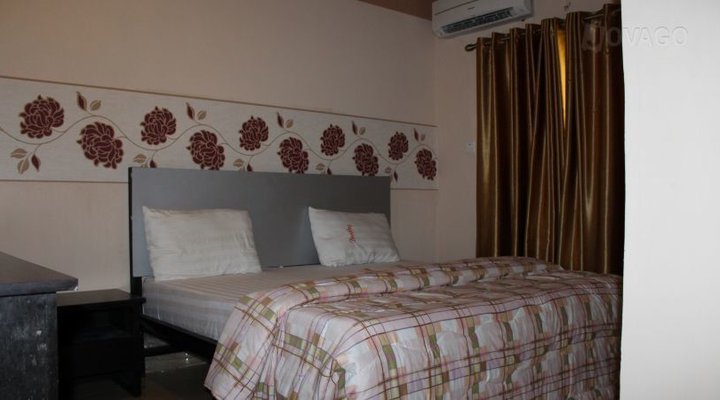 Bentley Hotel and Suites