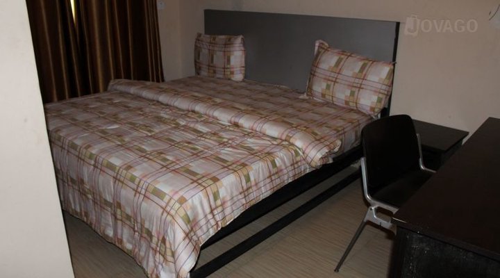 Bentley Hotel and Suites