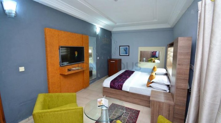 Signatious Hotels & Suites Warri