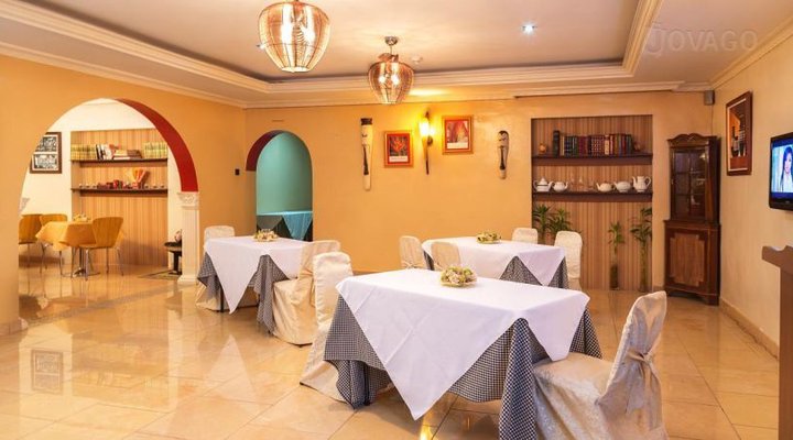 Quiet Pools Inn & Residence