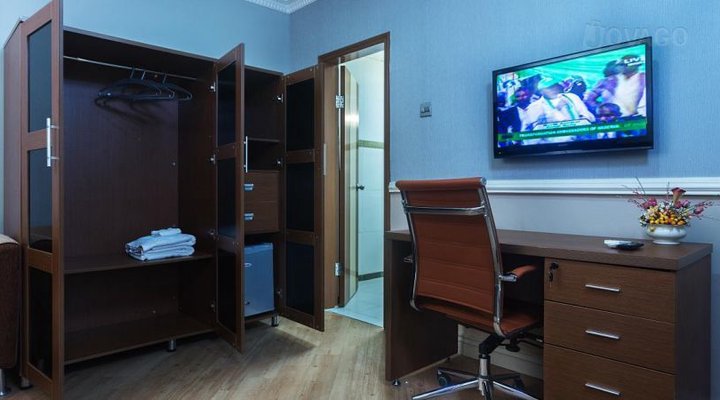 Quiet Pools Inn & Residence