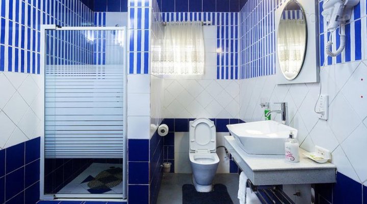 Quiet Pools Inn & Residence