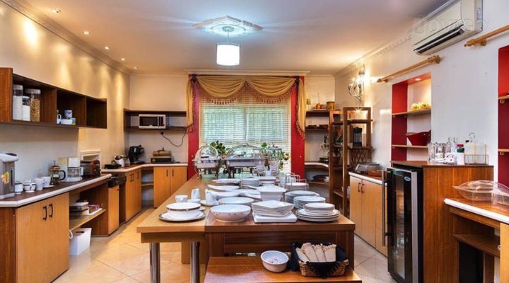 Quiet Pools Inn & Residence