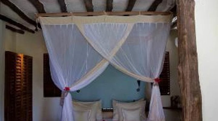Green and Blue Ocean Lodge