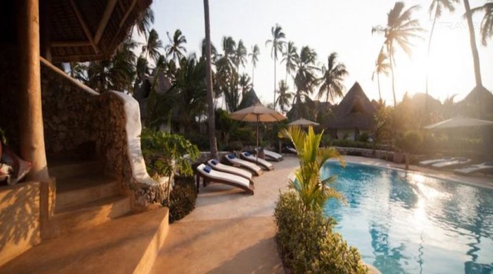 Green and Blue Ocean Lodge
