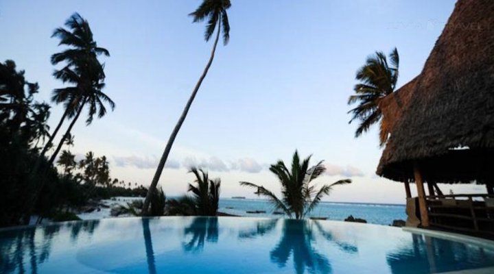 Green and Blue Ocean Lodge