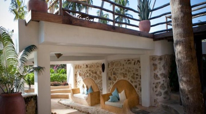 Green and Blue Ocean Lodge