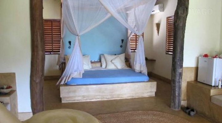 Green and Blue Ocean Lodge