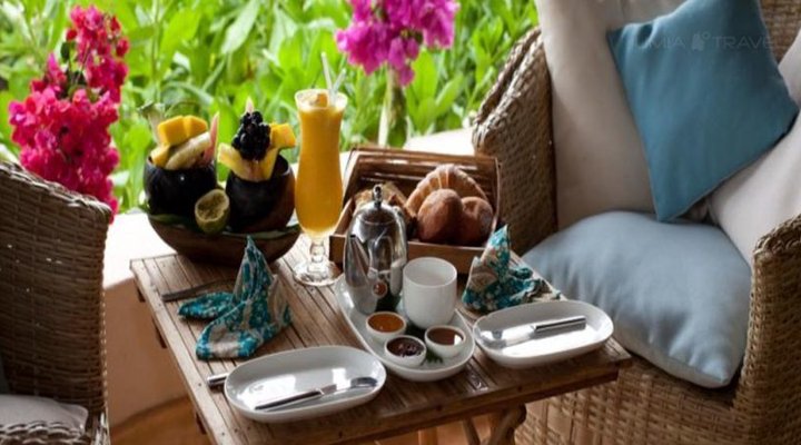 Green and Blue Ocean Lodge