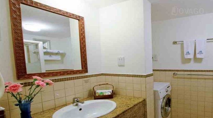 Sea Cliff Court Hotel and Luxury Apartments