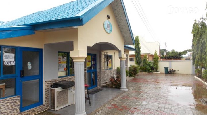 House 4 Dishes & Royal Suites Hotel