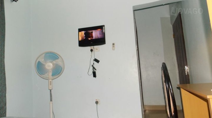 House 4 Dishes & Royal Suites Hotel