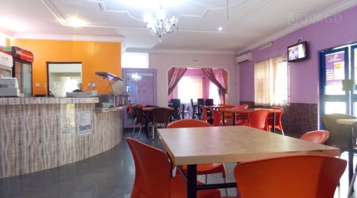 House 4 Dishes & Royal Suites Hotel
