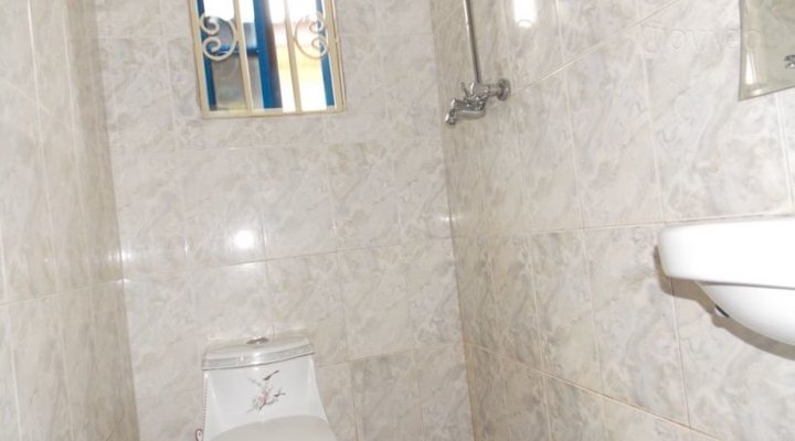 House 4 Dishes & Royal Suites Hotel