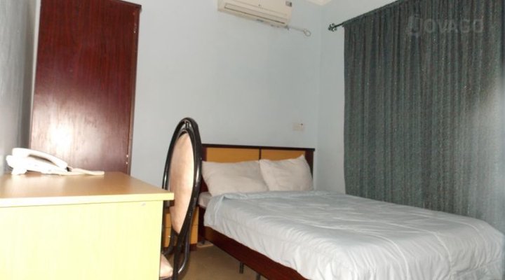 House 4 Dishes & Royal Suites Hotel