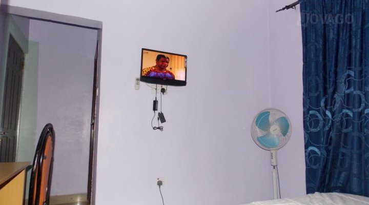 House 4 Dishes & Royal Suites Hotel