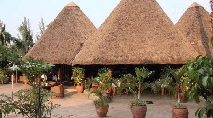 Le Petit Village Hotel