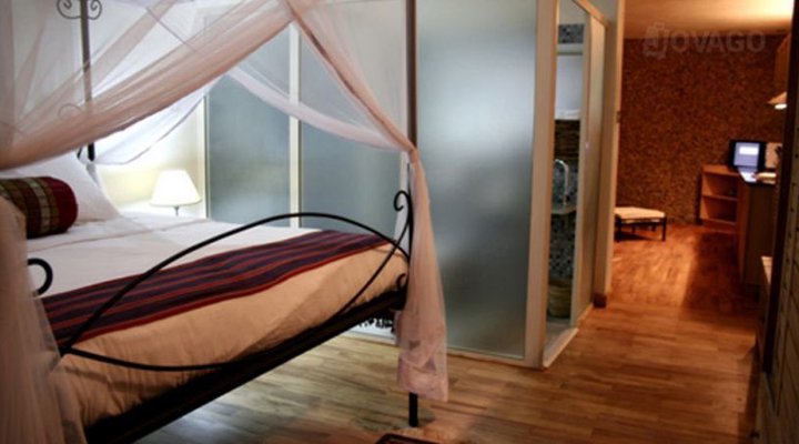 Le Petit Village Hotel