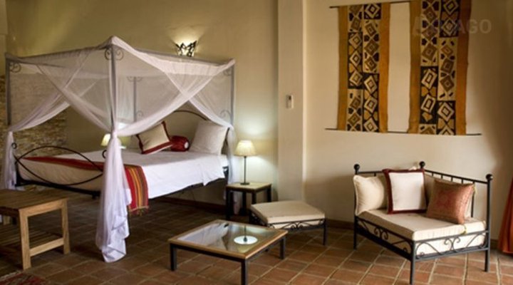 Le Petit Village Hotel