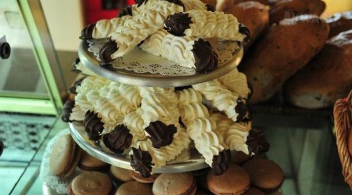 Le Petit Village Hotel