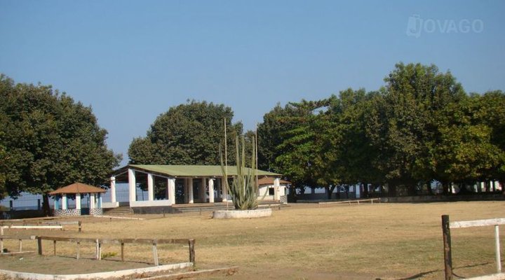Mufwa Lakeshore Lodge