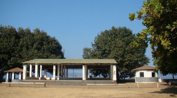 Mufwa Lakeshore Lodge