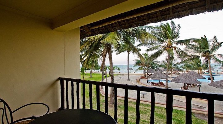 Hotel White Sands: The Beach Resort