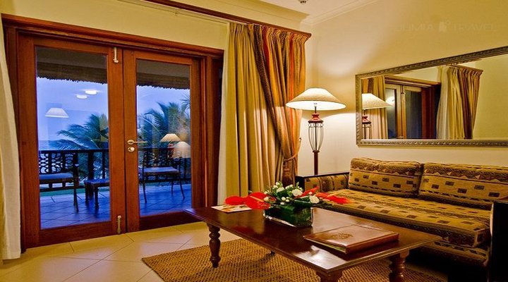 Hotel White Sands: The Beach Resort