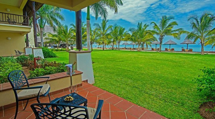 Hotel White Sands: The Beach Resort