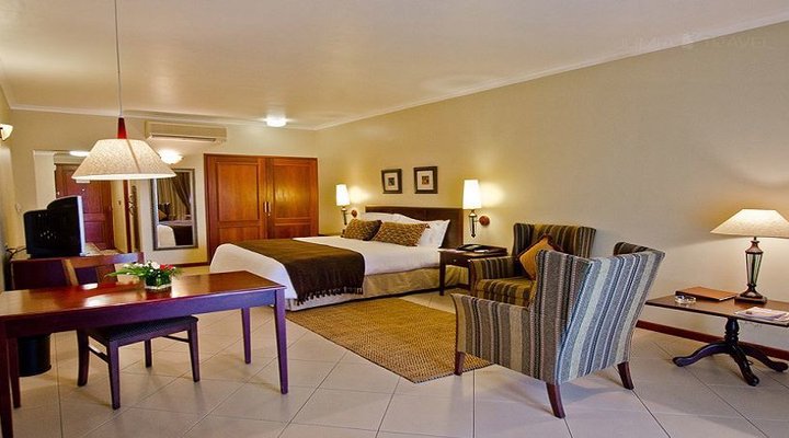Hotel White Sands: The Beach Resort