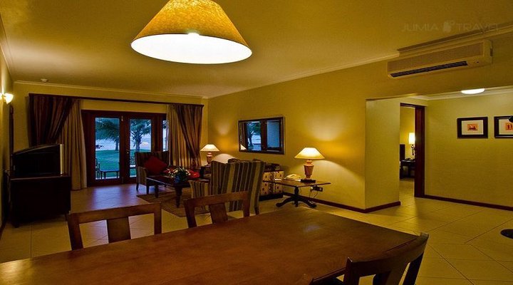 Hotel White Sands: The Beach Resort